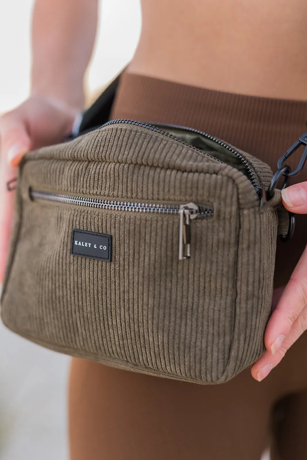 Athleisure Bag - Corduroy - Khaki & Black